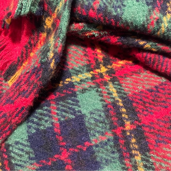 Vince Camuto‎ Red and Green Plaid shawl scarf - Picture 5 of 7